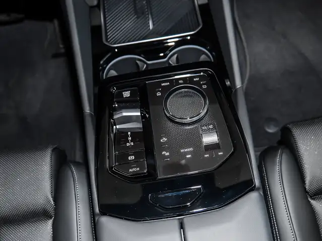 BMW 5 Series view 13
