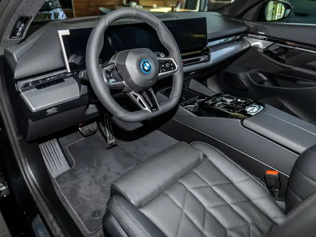 BMW 5 Series view 5