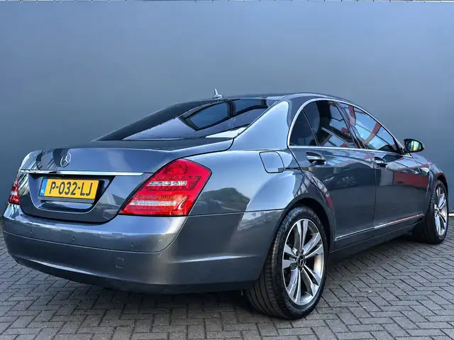 Mercedes-Benz S-Class view 2