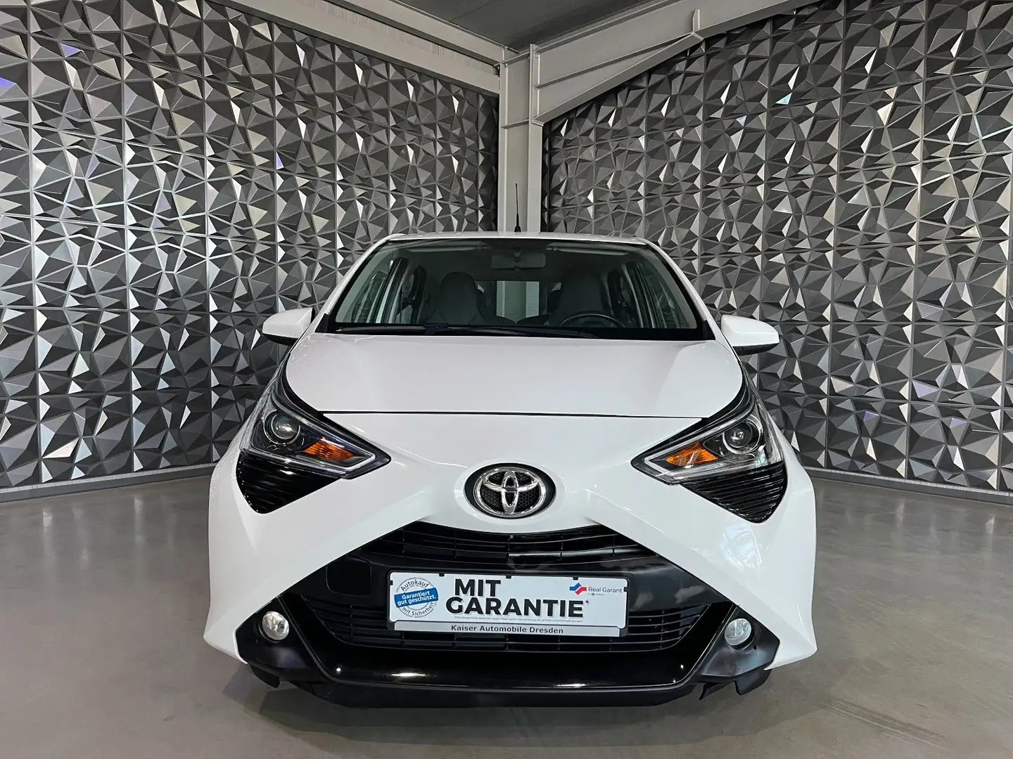 Toyota Aygo AYGO x-play Team D *LED*Automatik*1.Hand* Weiß - 2