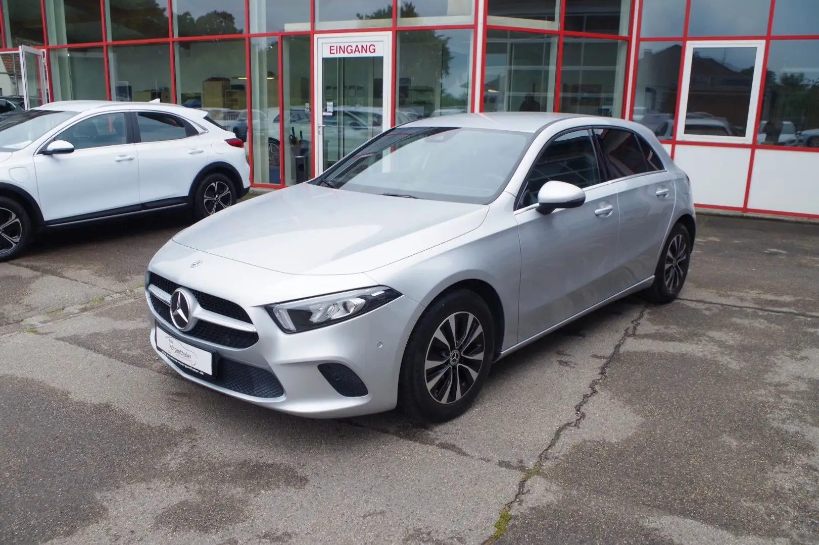Mercedes-Benz A 200 Automatik, LED, Teilleder, AHK Argent - 1