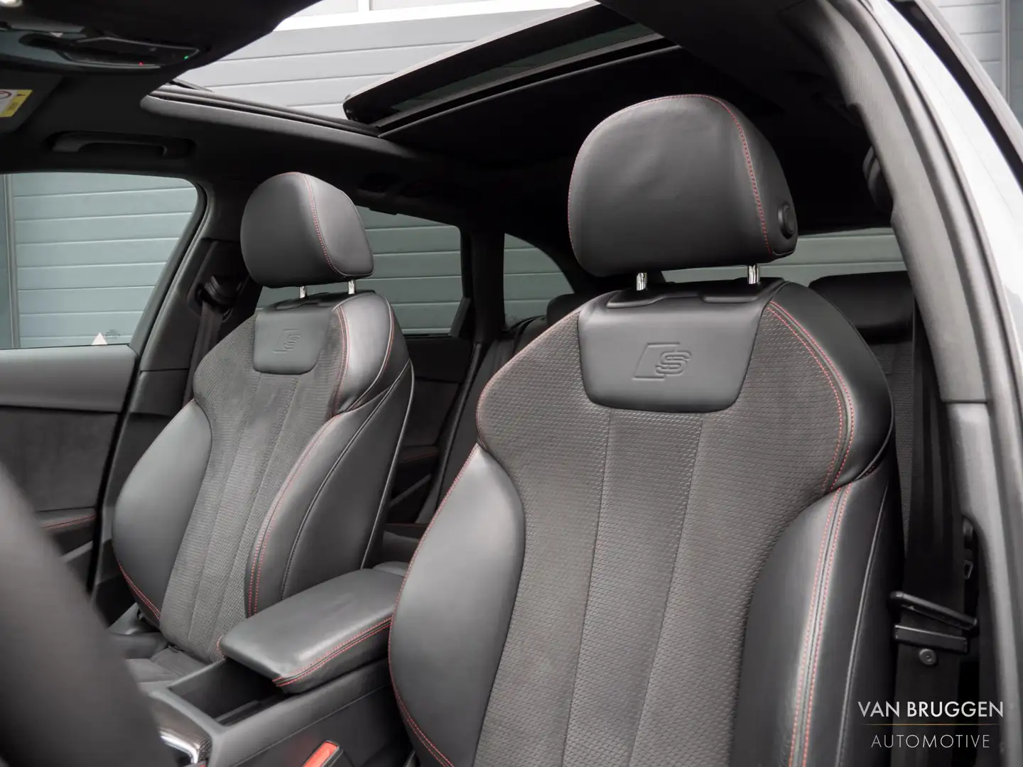 Audi A4 Avant 45 TFSI Quattro S-Line Pano B&O Trekh Massag Grijs - 2