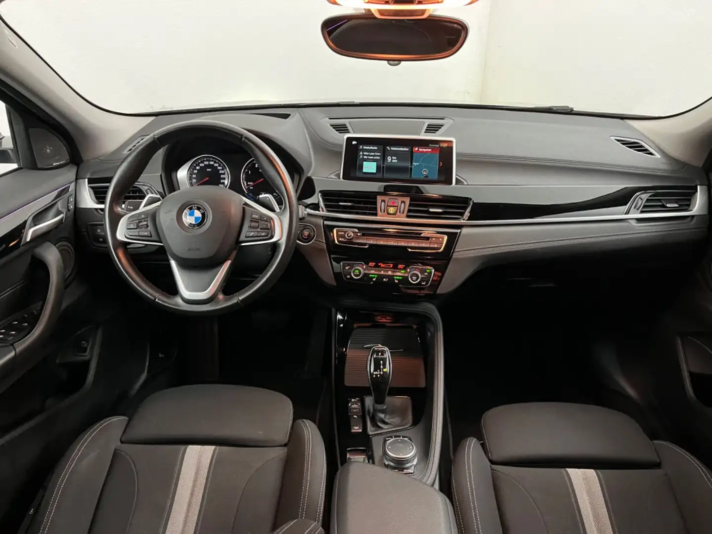 BMW X2 xDrive20d  Aut. ***AHK | HarmanKardon | HeadUp*** Noir - 2