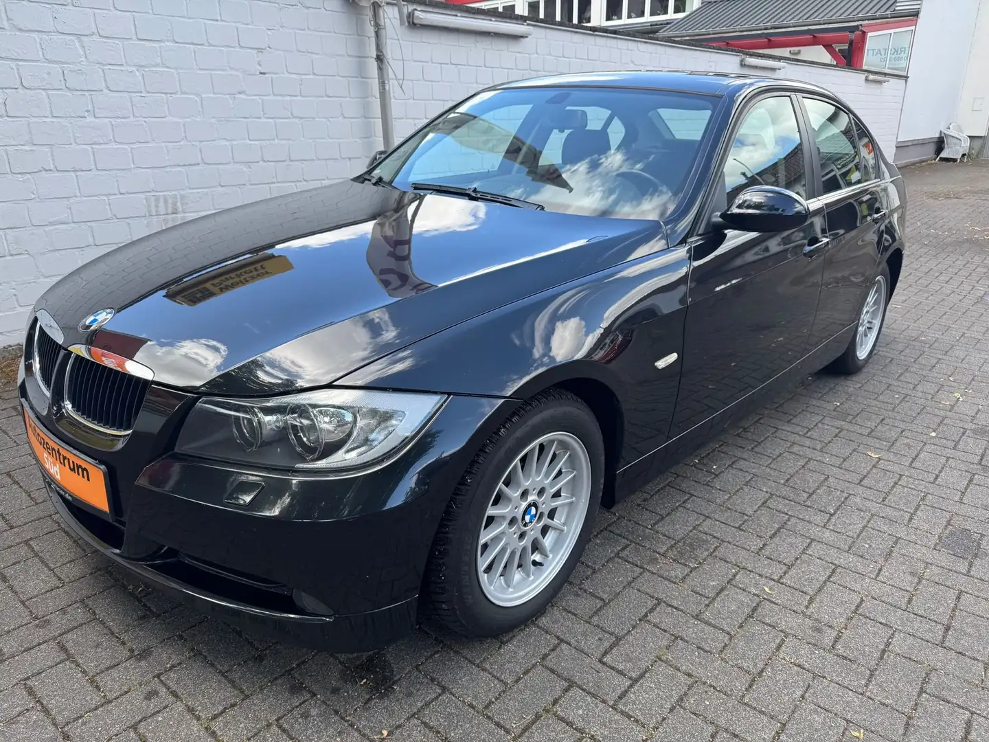 BMW 318 318i Sport Xenon PDC Multi 8 Reifen Tüv neu Schwarz - 1