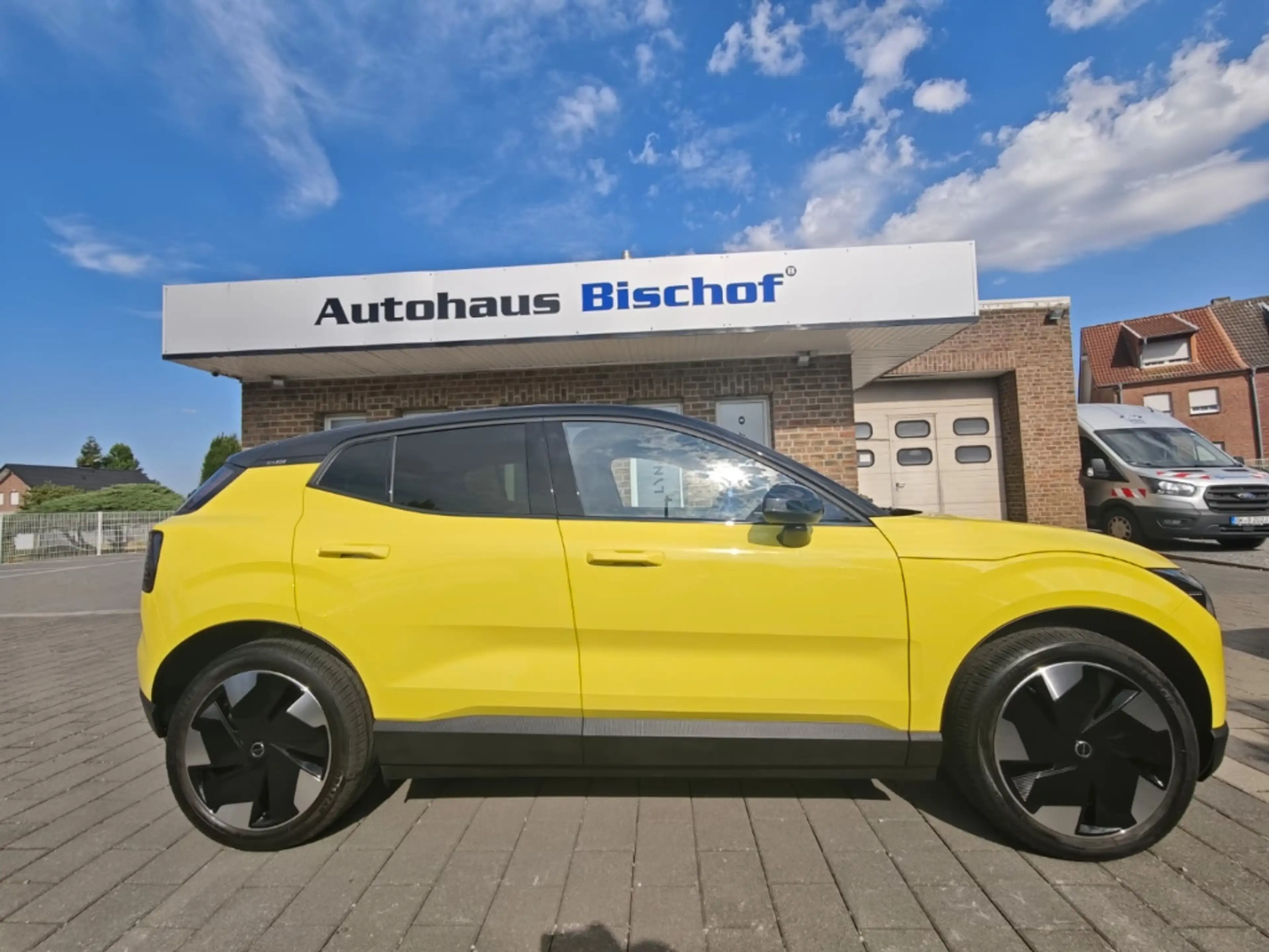Volvo EX30 Plus Pure Electric Single Motor Extended Range 2WD — photo 9