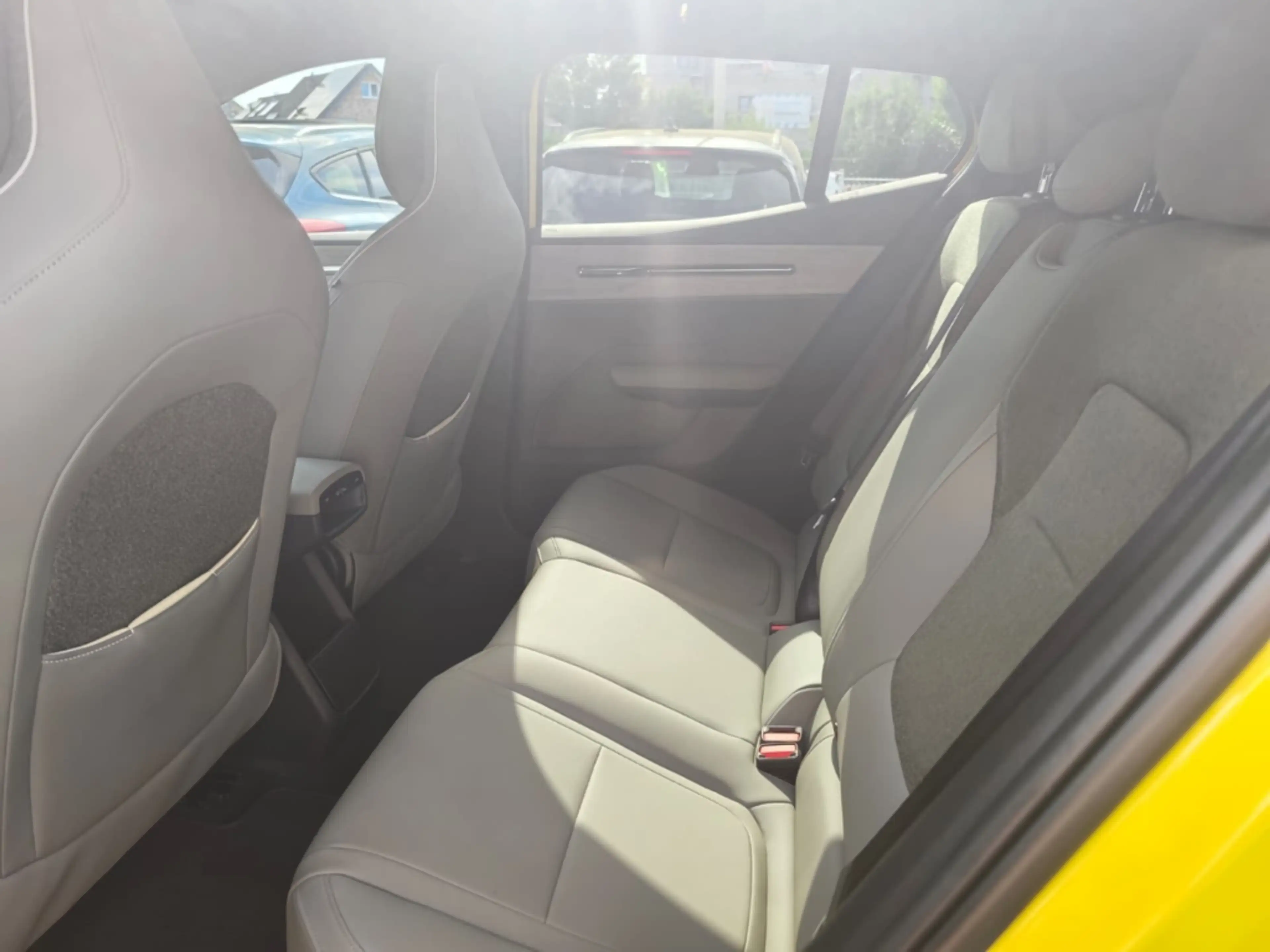 Volvo EX30 Plus Pure Electric Single Motor Extended Range 2WD — photo 14