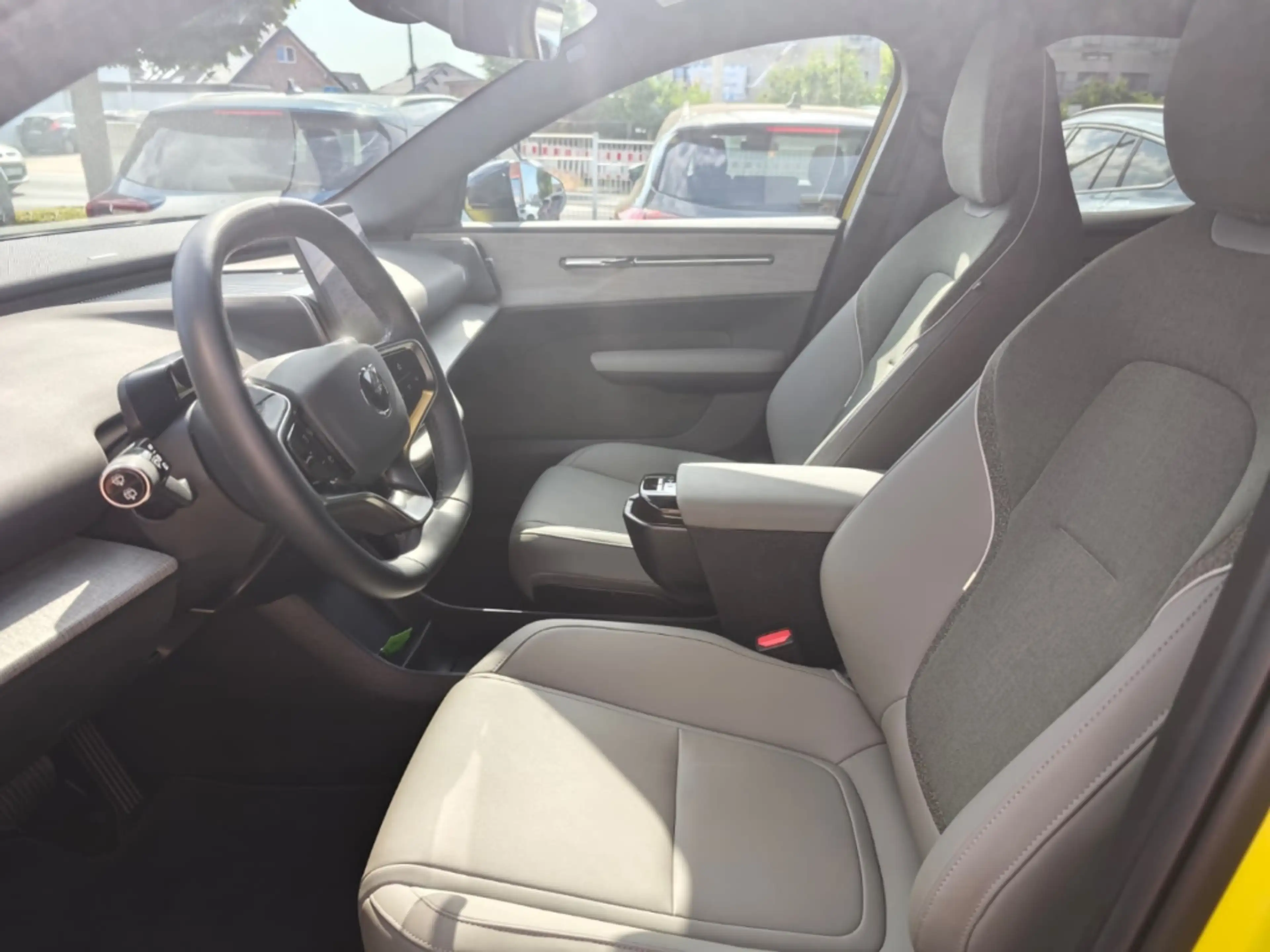 Volvo EX30 Plus Pure Electric Single Motor Extended Range 2WD — photo 13