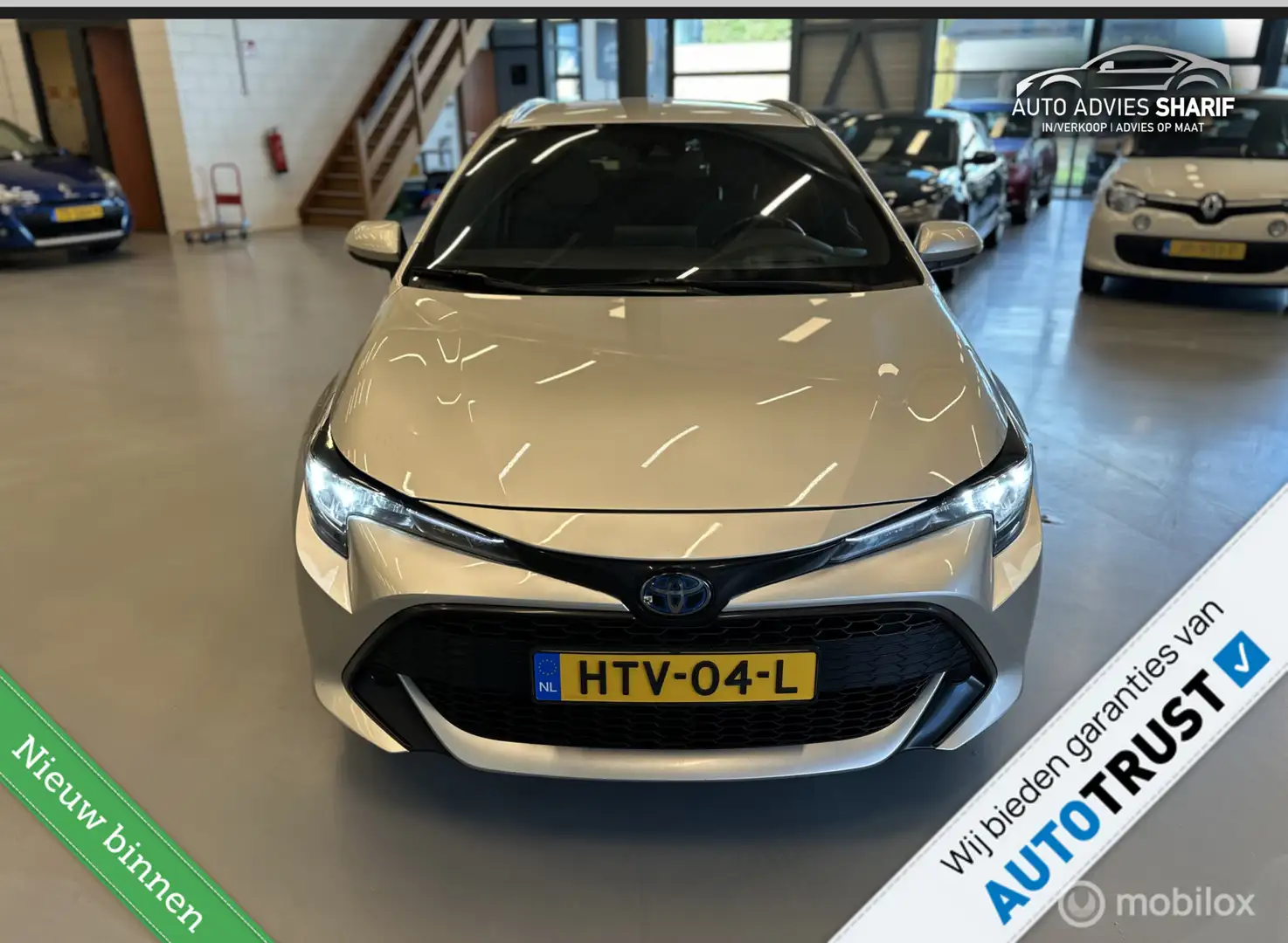 Toyota Corolla Touring Sports 1.8 Hybrid Dynamic Full optie Grijs - 2
