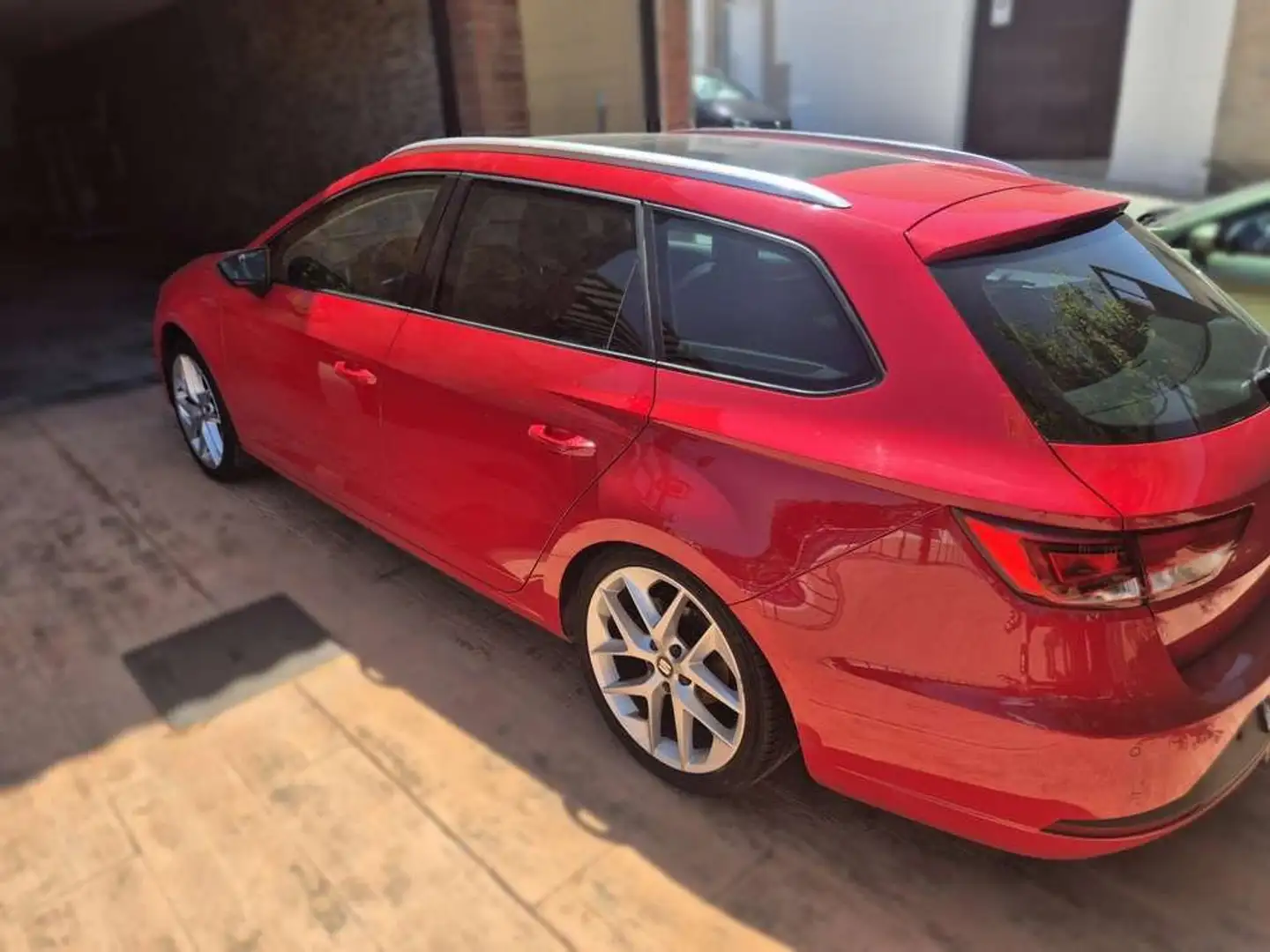 SEAT Leon ST 2.0TDI CR S&S FR Rojo - 2