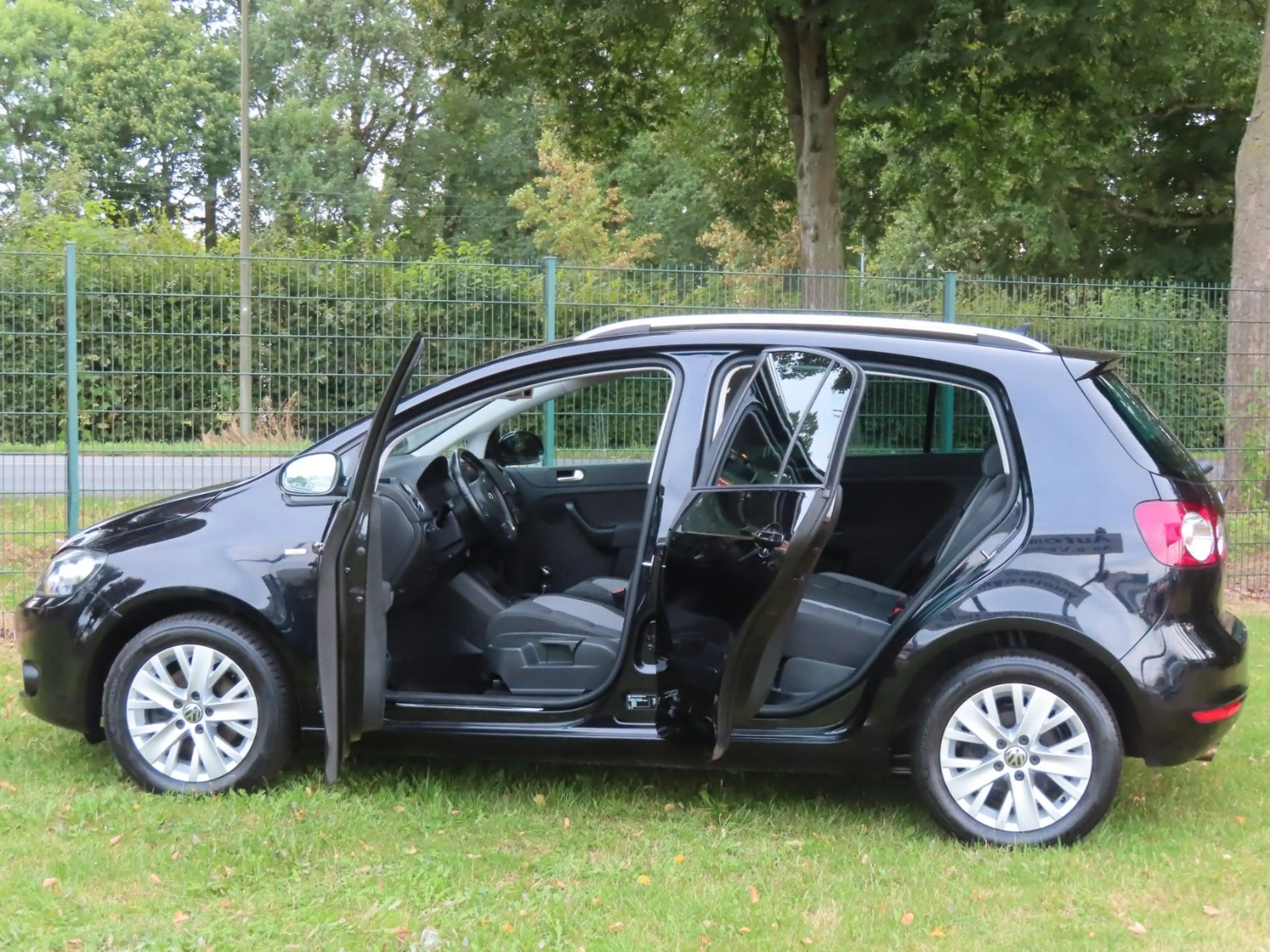 Volkswagen Golf Plus 1,4 Life "Schwarz-Met.-Standheizung" — photo 9