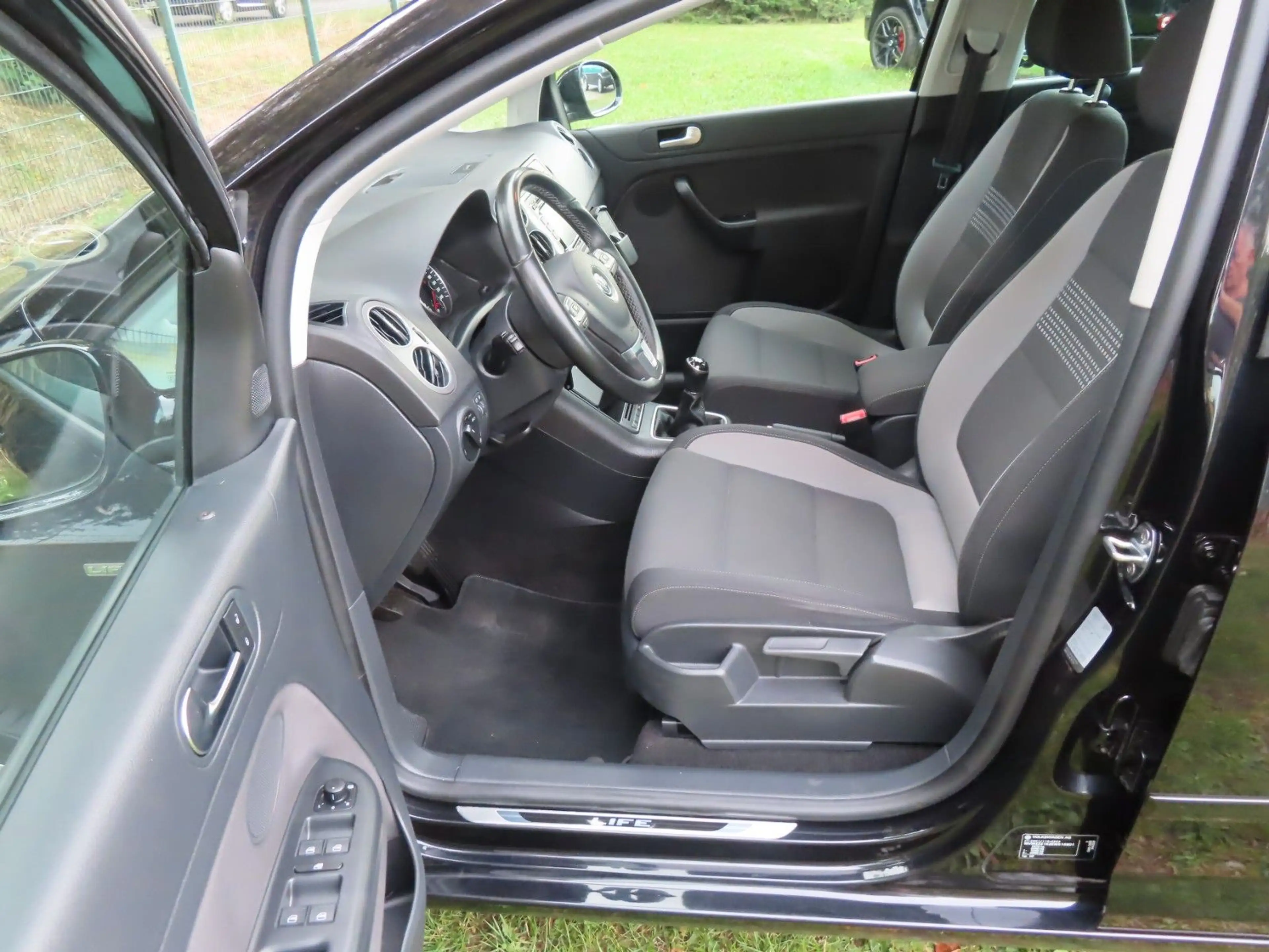 Volkswagen Golf Plus 1,4 Life "Schwarz-Met.-Standheizung" — photo 11