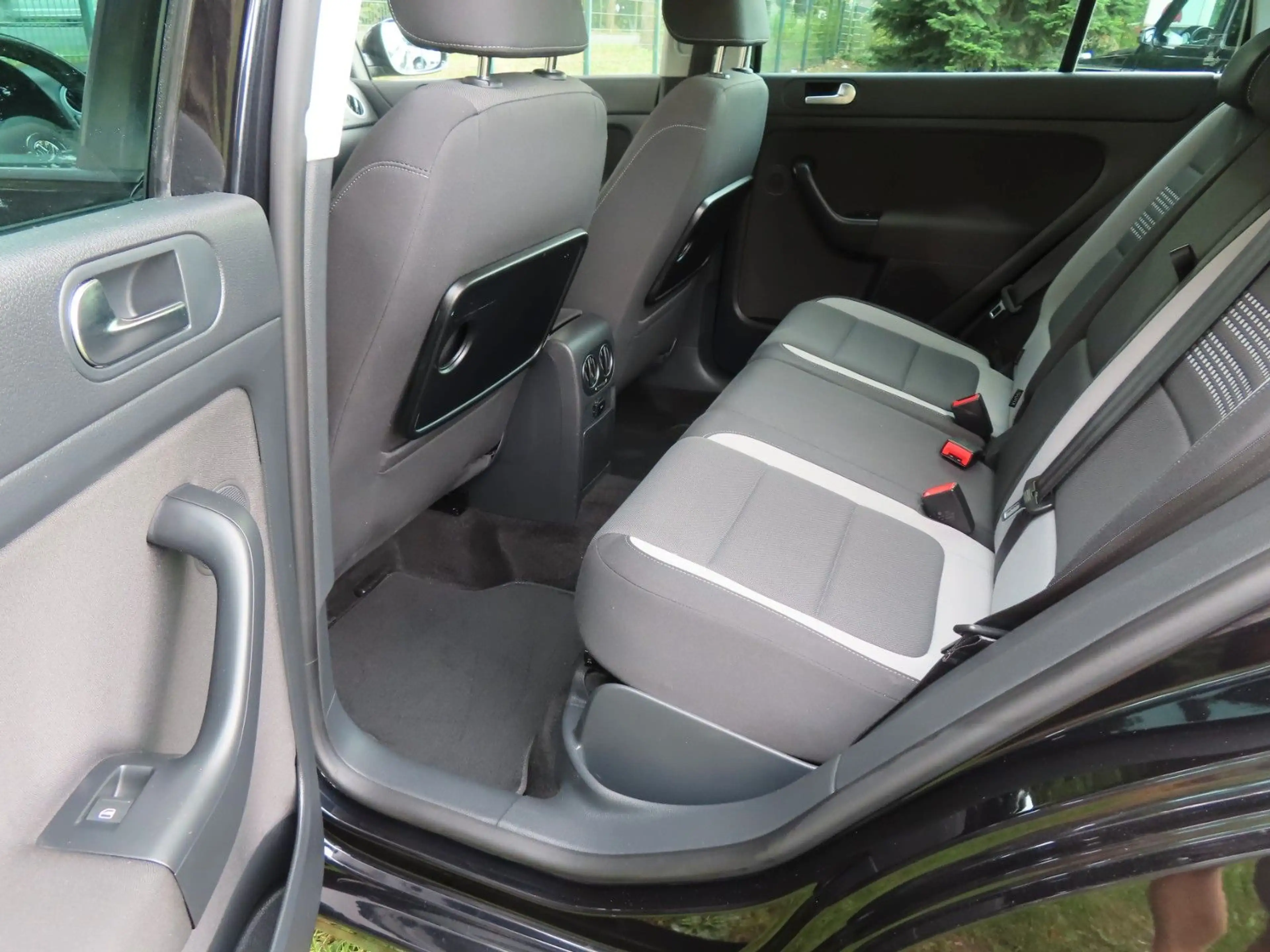 Volkswagen Golf Plus 1,4 Life "Schwarz-Met.-Standheizung" — photo 12