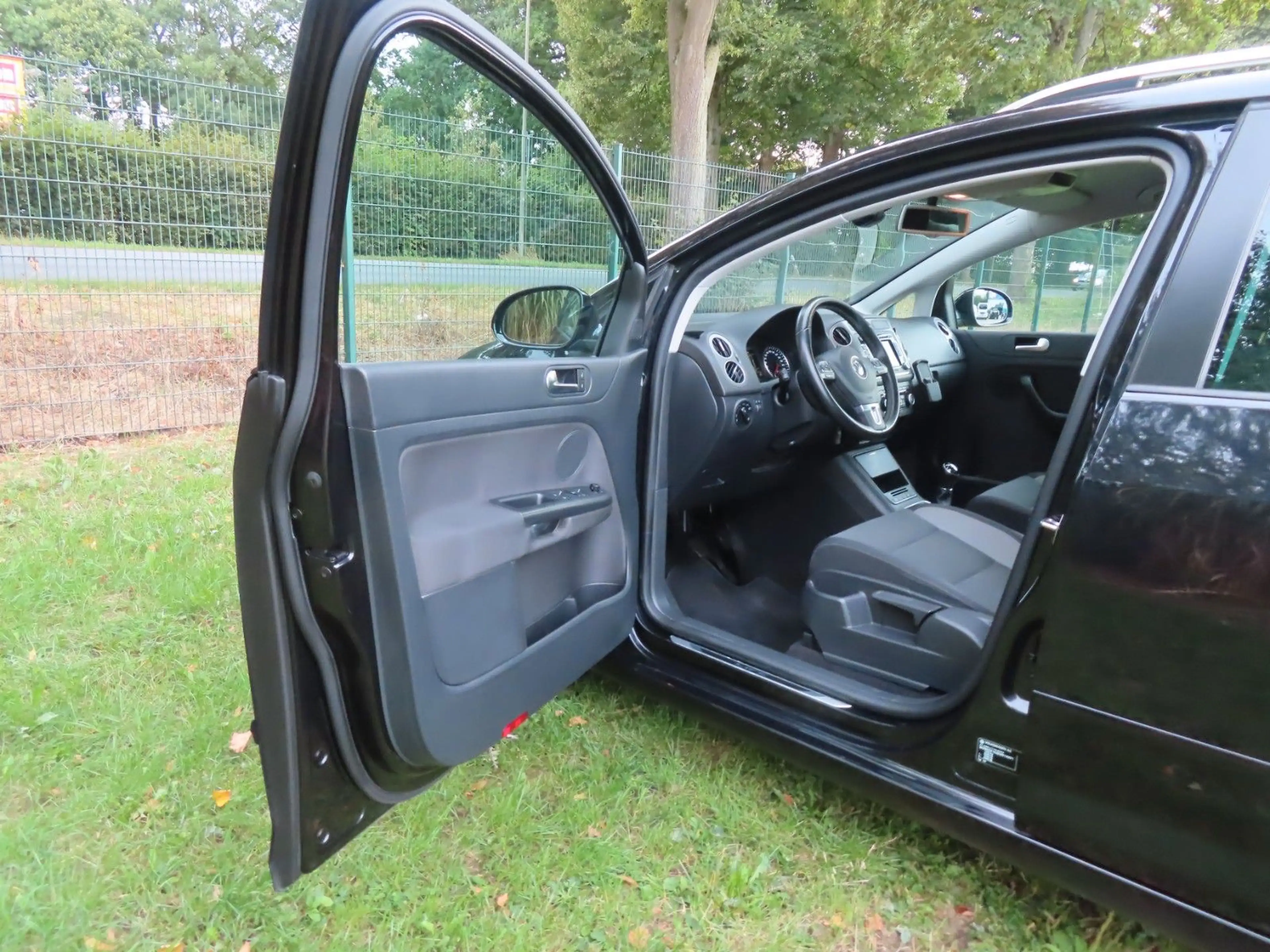 Volkswagen Golf Plus 1,4 Life "Schwarz-Met.-Standheizung" — photo 10