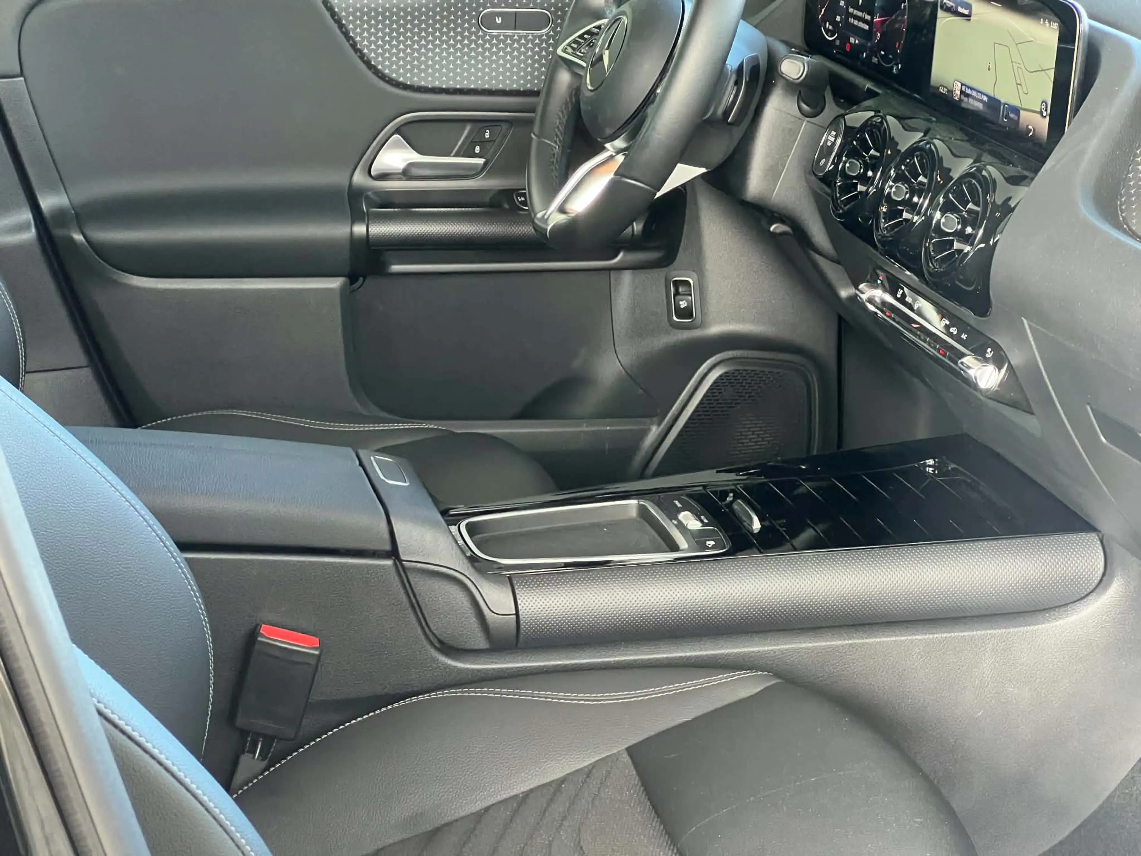 Mercedes-Benz GLA 180 2025 Automaat — photo 8