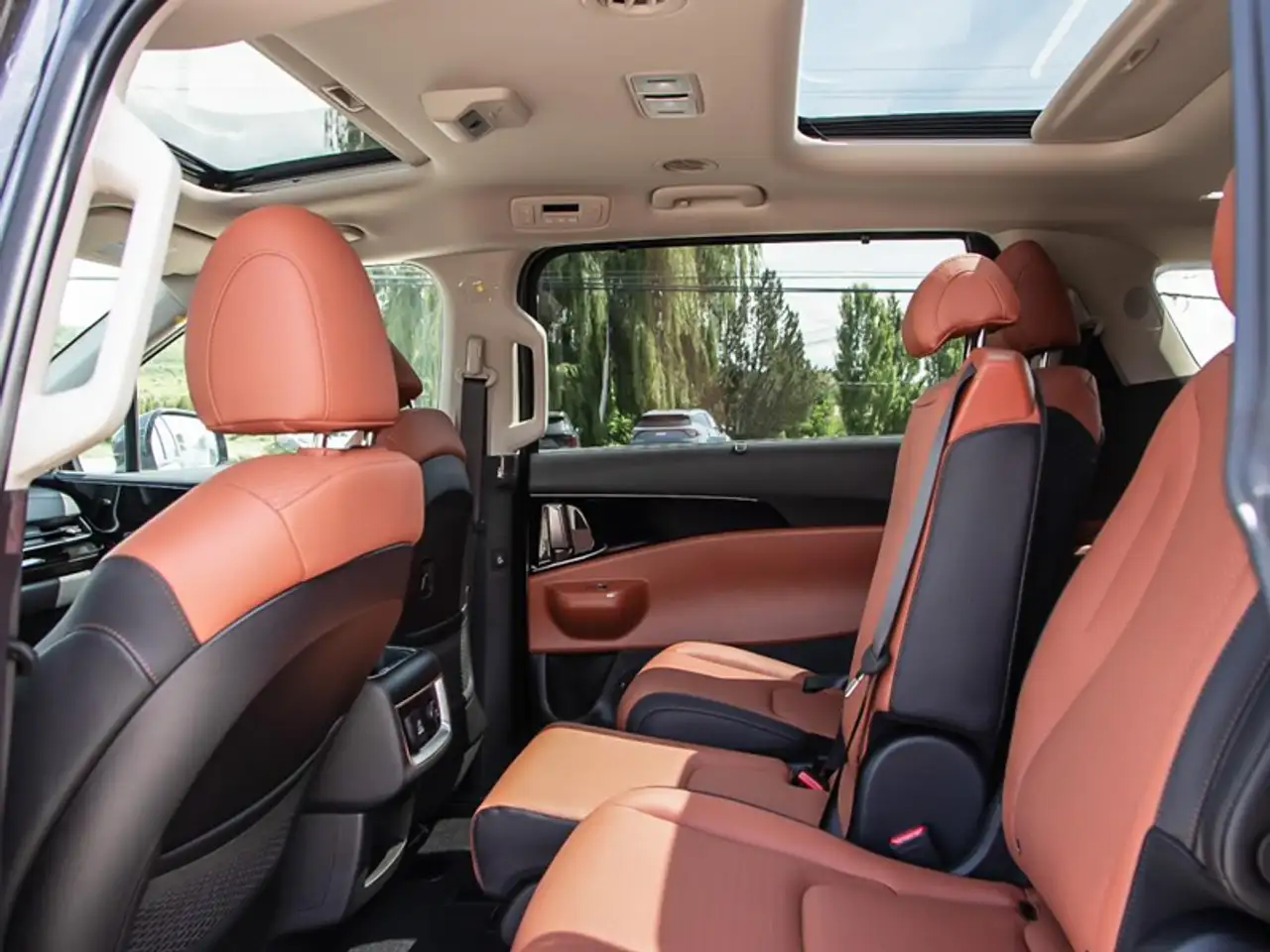 Kia Carnival снимка Kia Carnival