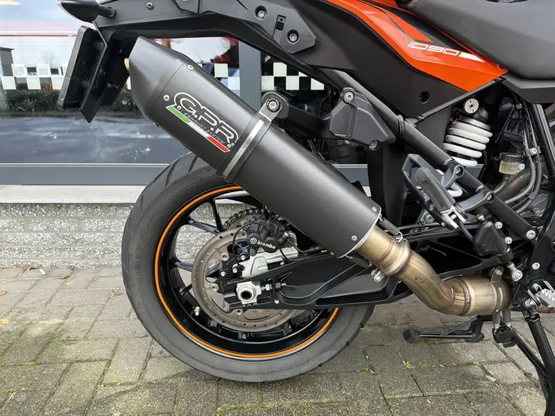 KTM 1090 Adventure - foto 4