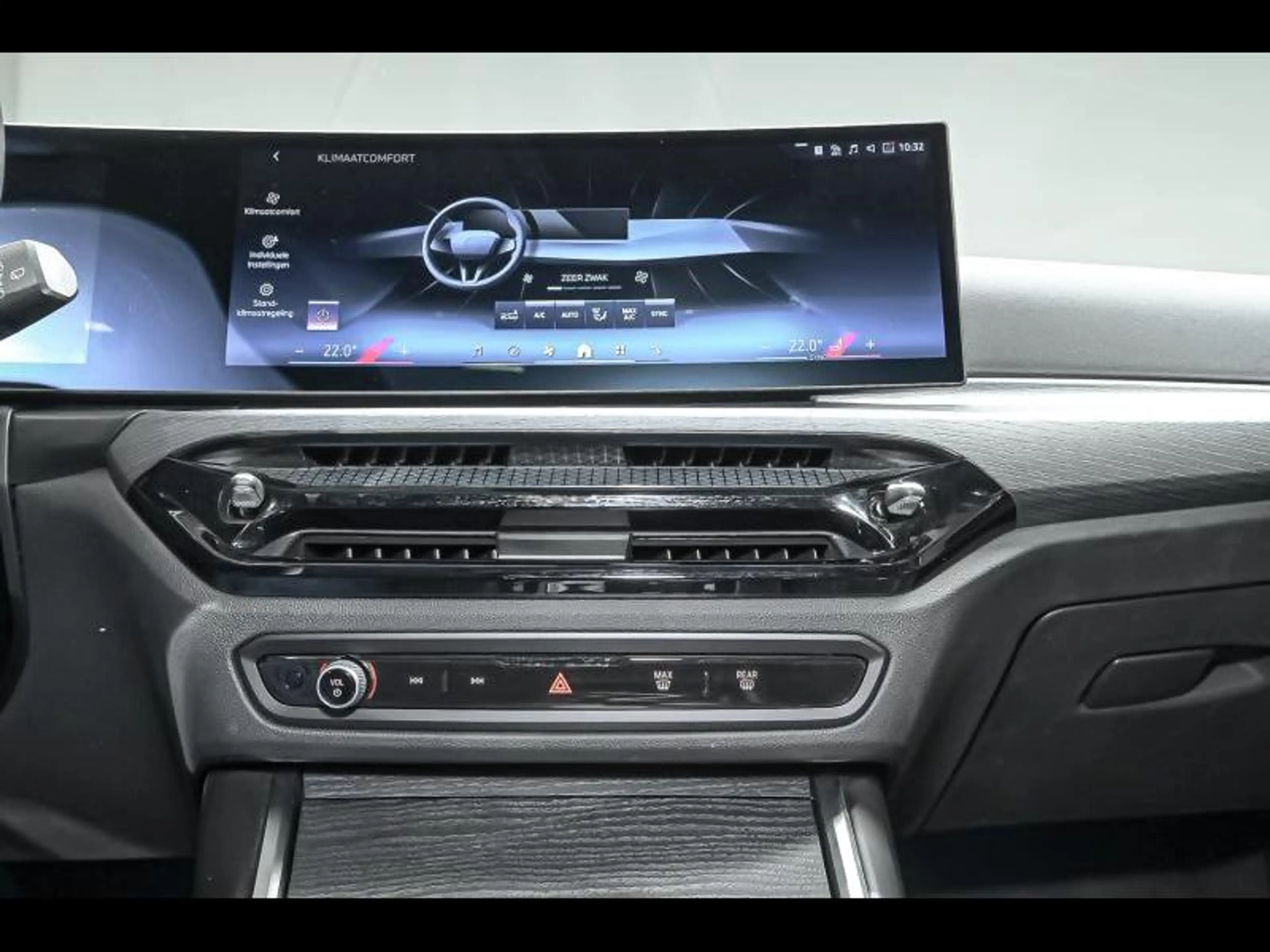 BMW 330 e Touring - COMFORTPACK|DASS+|360CAM|HUD|HIFI|PANO — photo 12