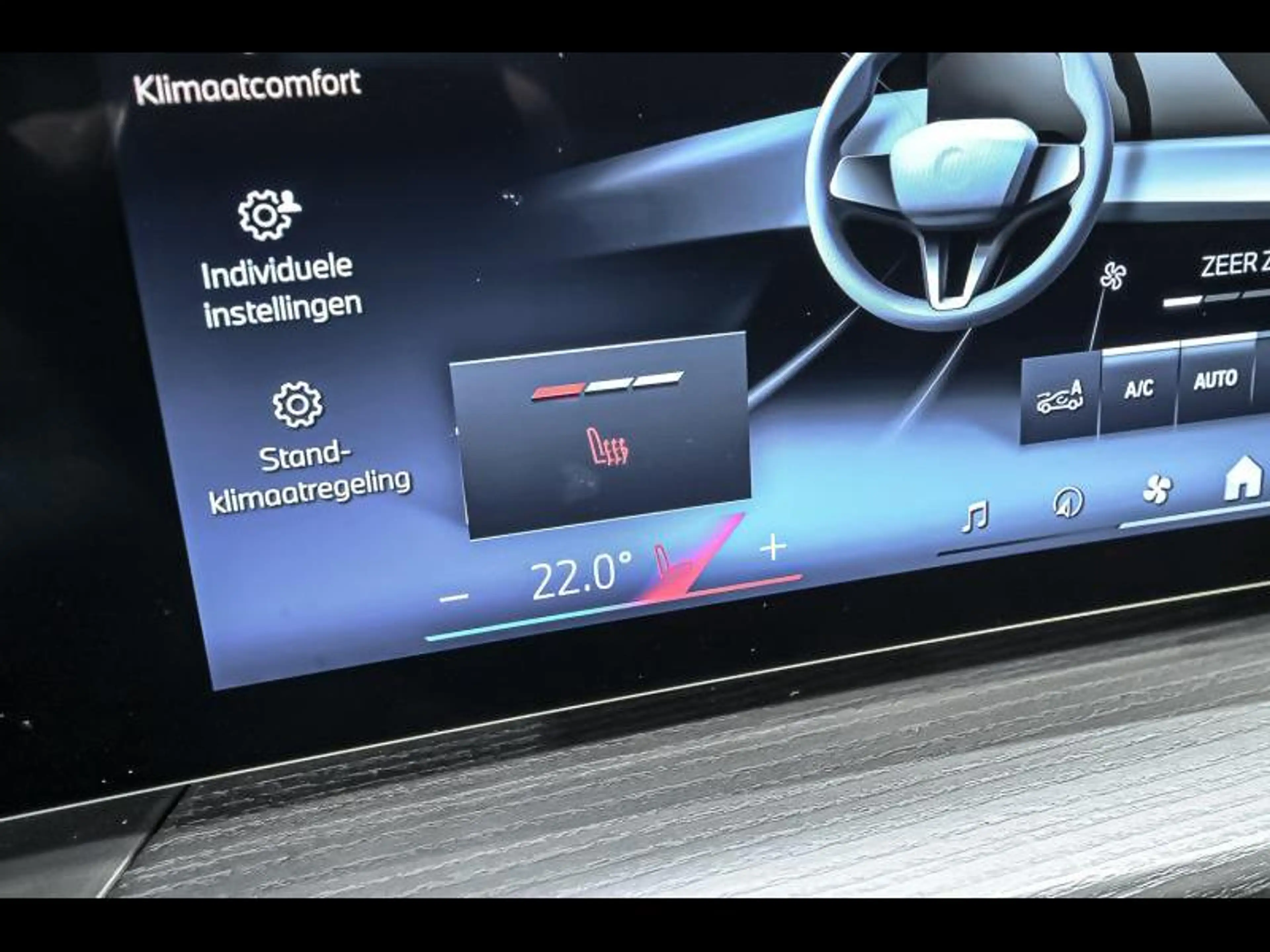 BMW 330 e Touring - COMFORTPACK|DASS+|360CAM|HUD|HIFI|PANO — photo 13