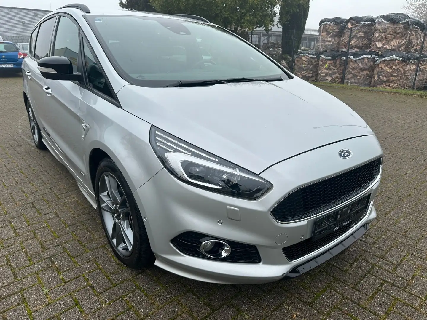 Ford S-Max *ST-Line* 4x4 *LEDER*NAVI* Plateado - 1