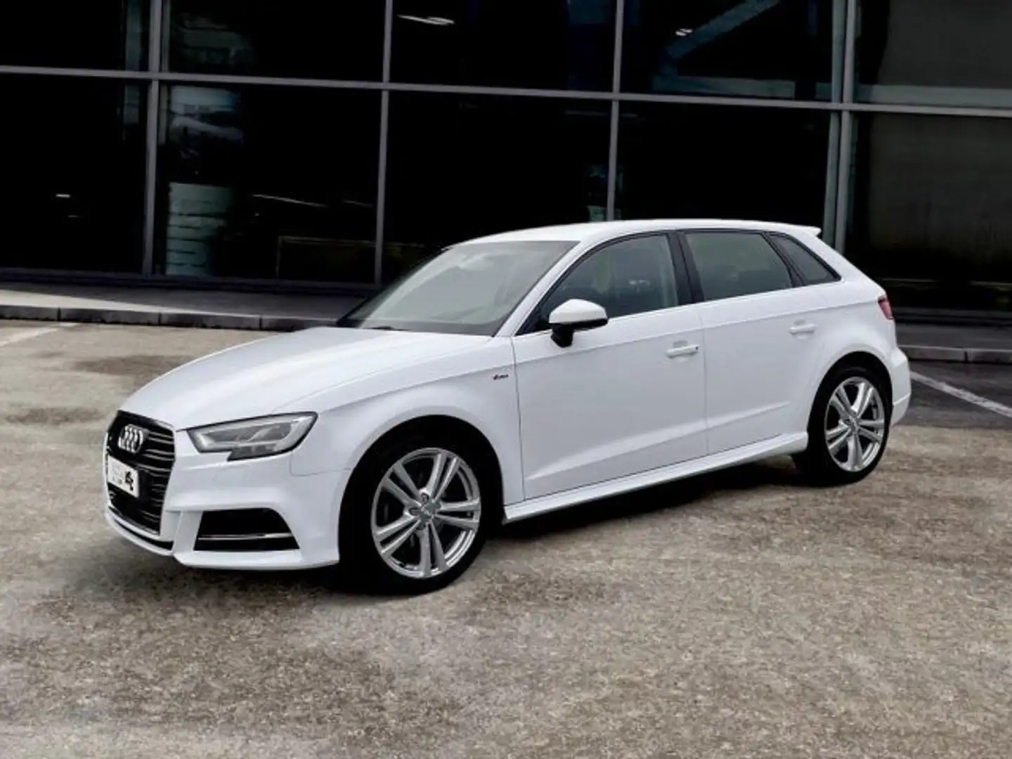 Audi A3 30 1.6 tdi 116cv SLINE Weiß - 1