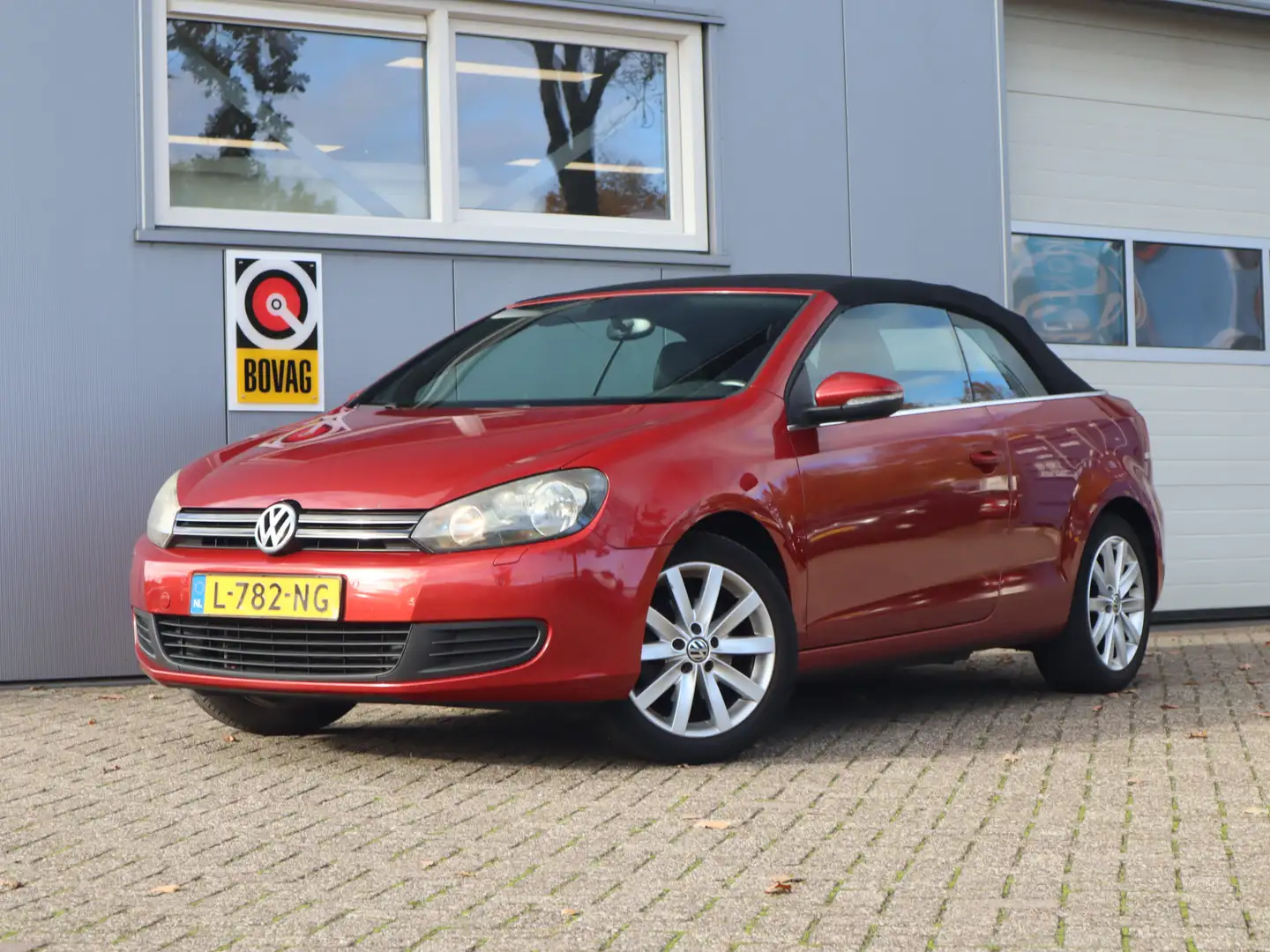 Volkswagen Golf Cabriolet 1.4 TSI 123PK / Stoelverwarming / Half Leder Rood - 2