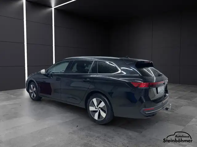 Volkswagen Passat view 4
