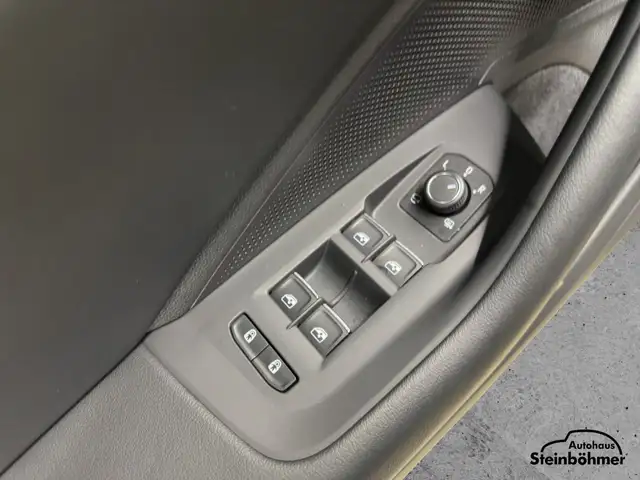 Volkswagen Passat view 17