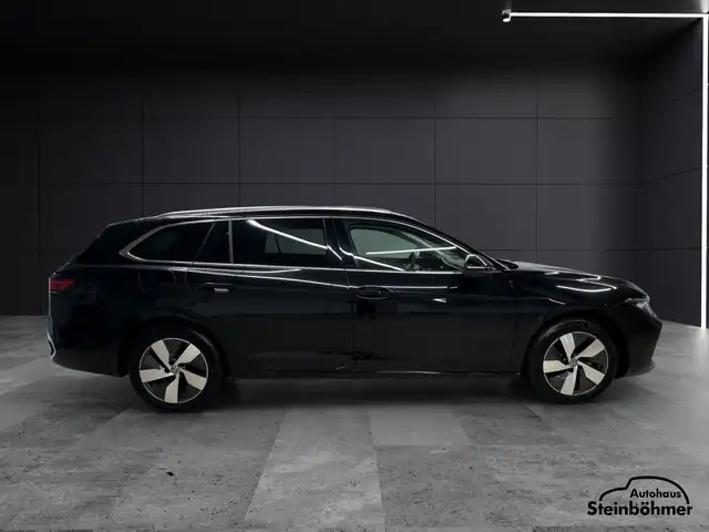 Volkswagen Passat view 9