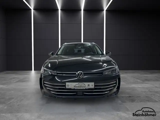 Volkswagen Passat view 11