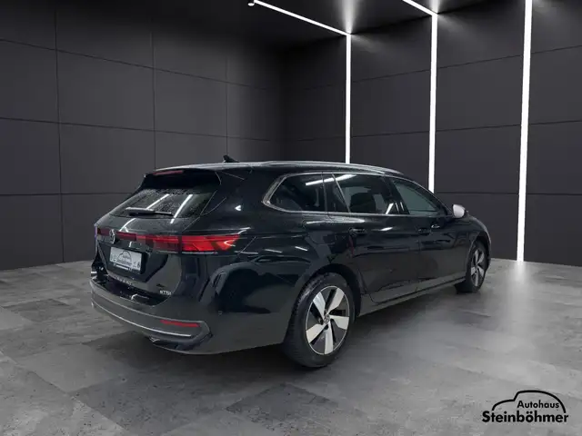 Volkswagen Passat view 8