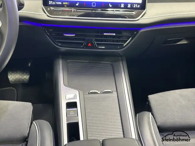 Volkswagen Passat view 21
