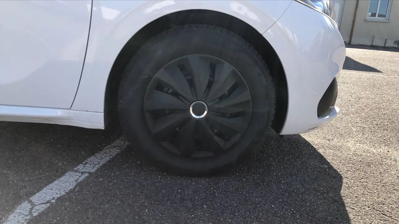 Peugeot 208 208 — photo 17