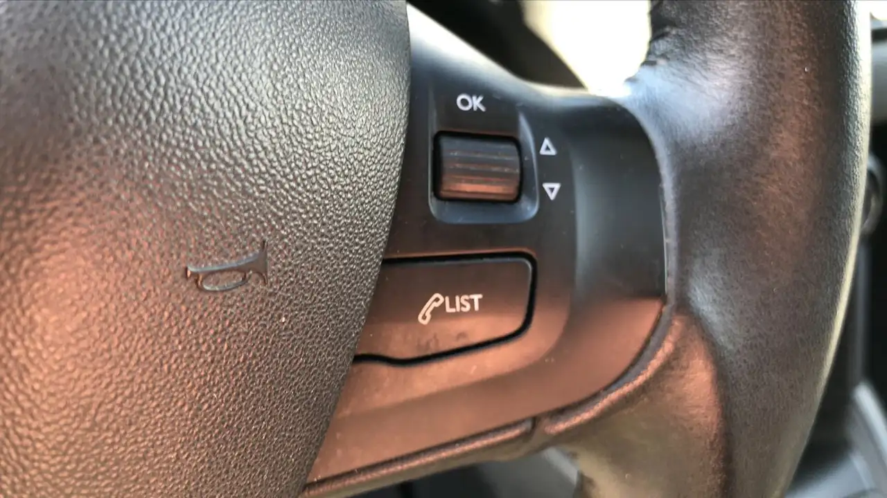 Peugeot 208 208 — photo 29