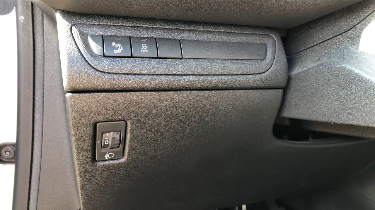 Peugeot 208 208 — photo 13