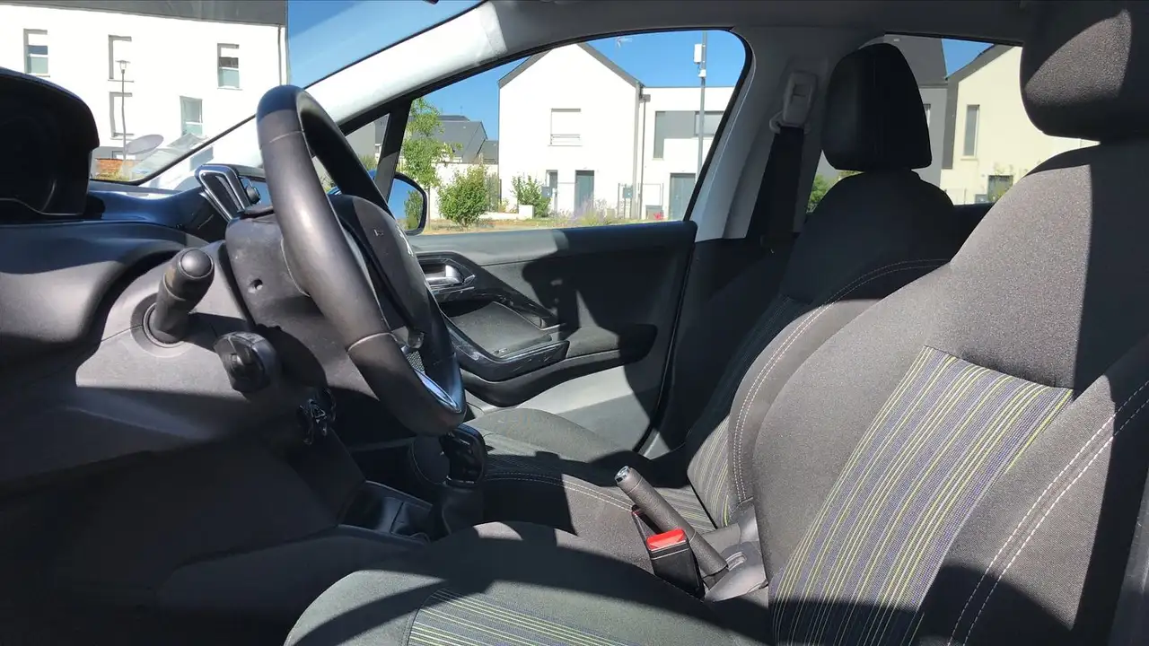 Peugeot 208 208 — photo 25
