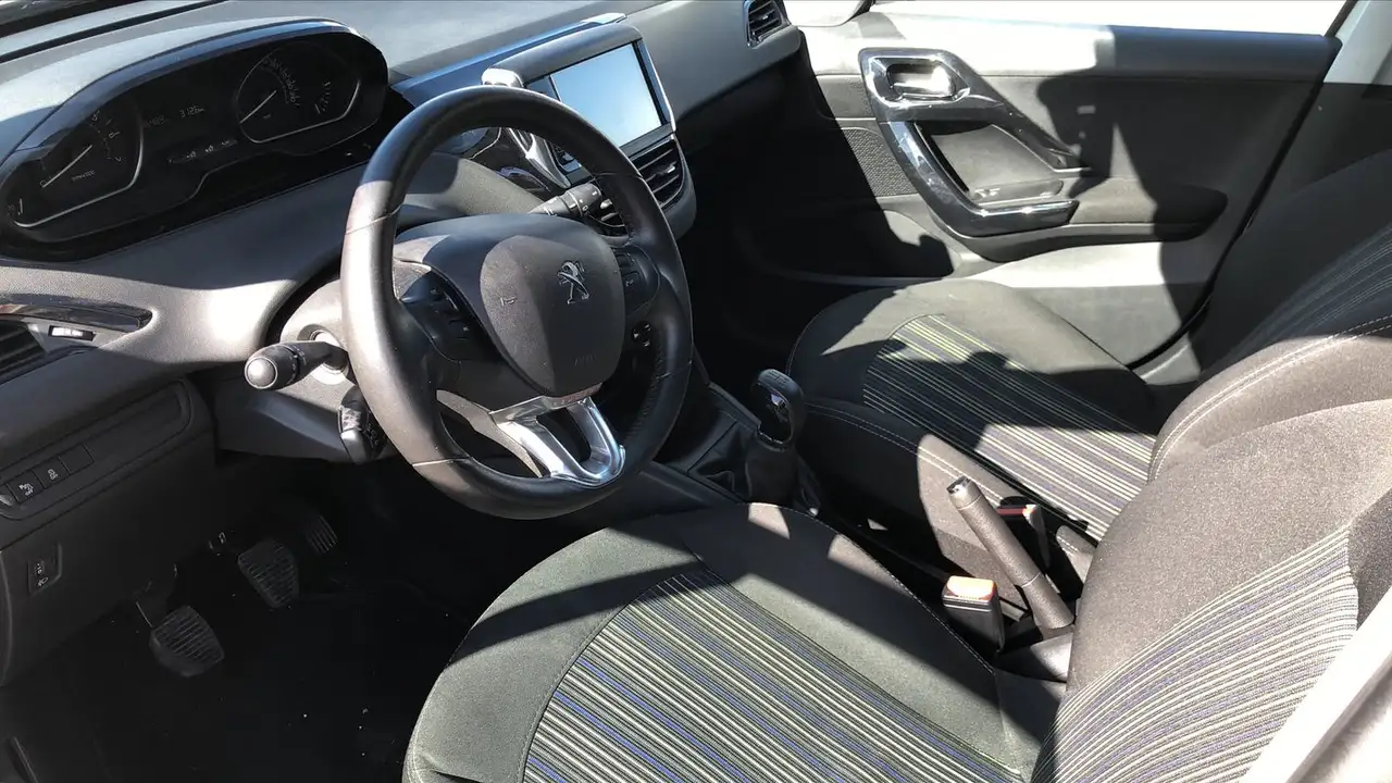 Peugeot 208 208 — photo 8