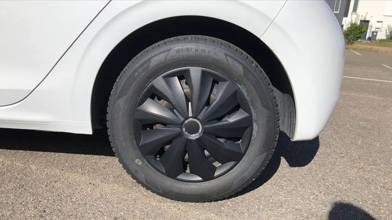 Peugeot 208 208 — photo 19