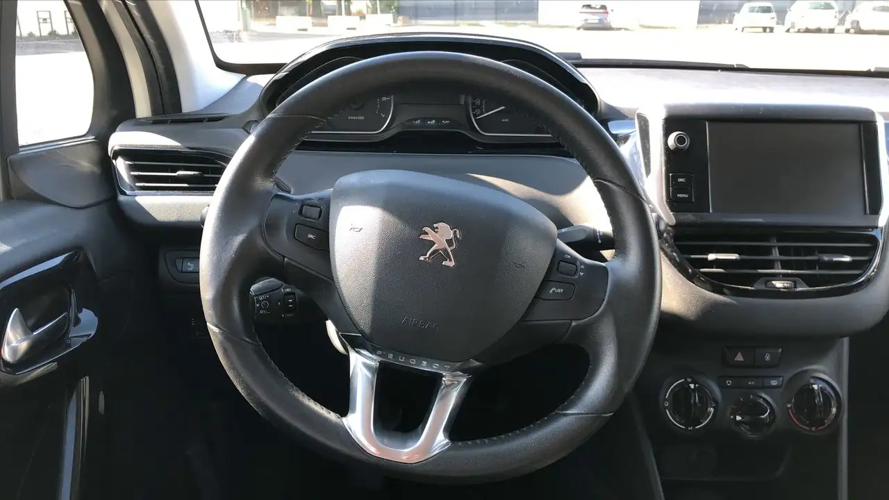 Peugeot 208 208 — photo 24
