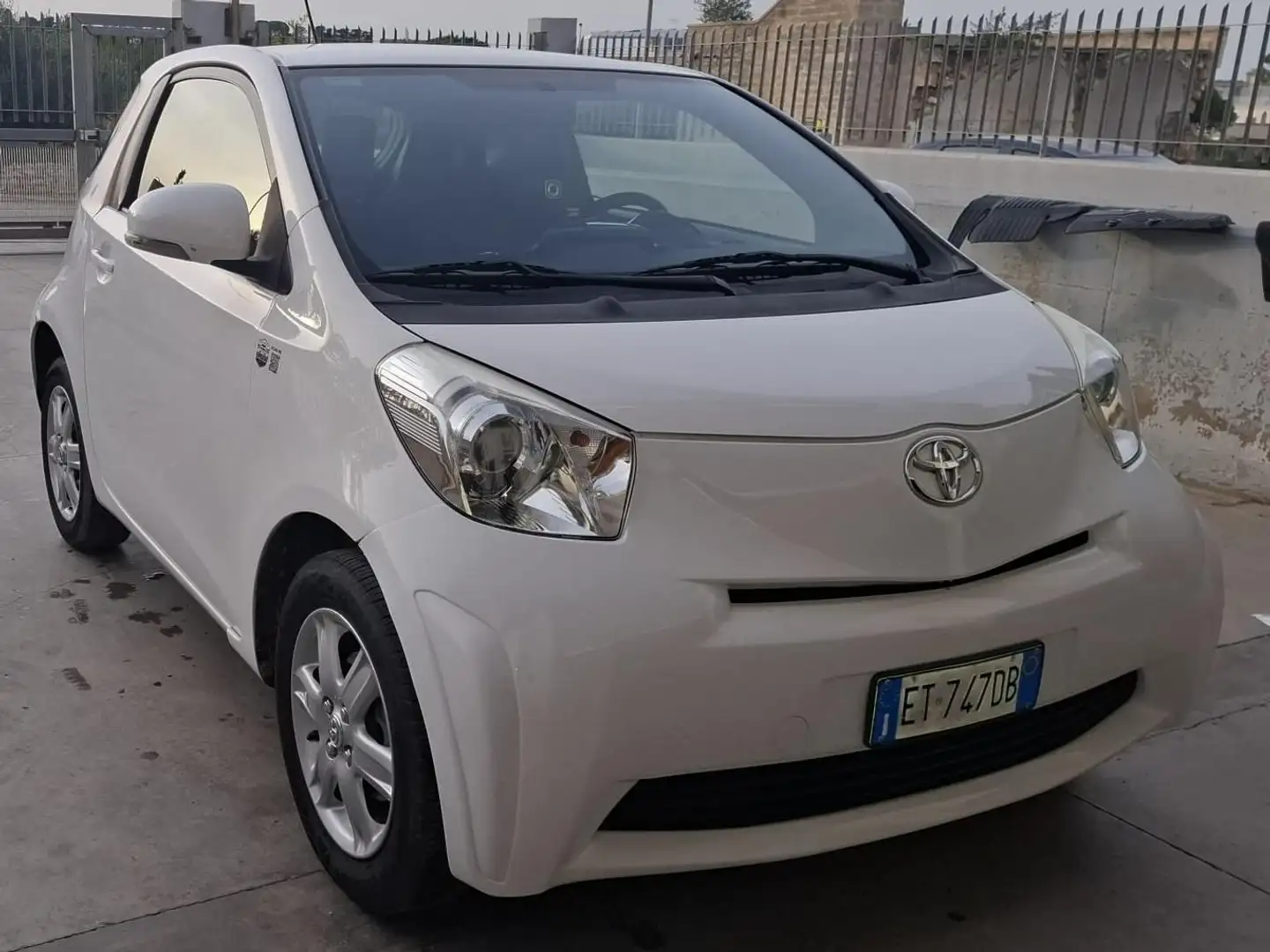 Toyota iQ iQ 1.0 Lounge (high) cvt Fehér - 2