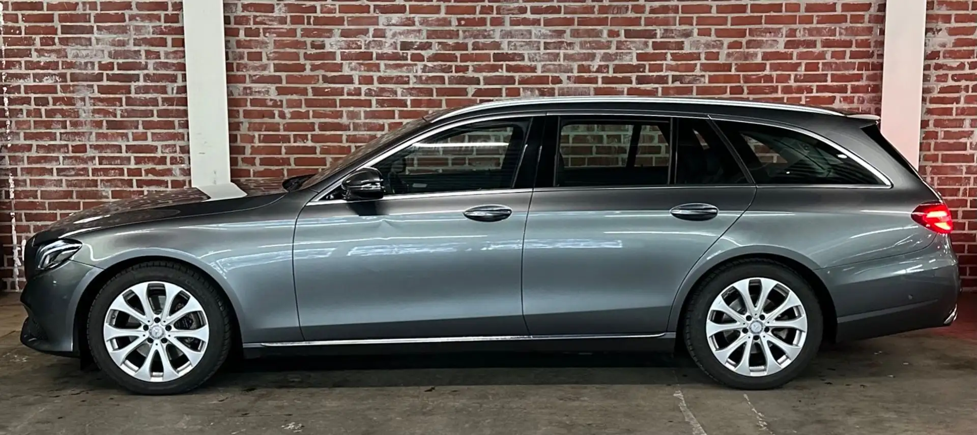 Mercedes-Benz E 220 d T 9G Avantgarde LED/WIDE/AHK/R.Kamera/GSD Gris - 2
