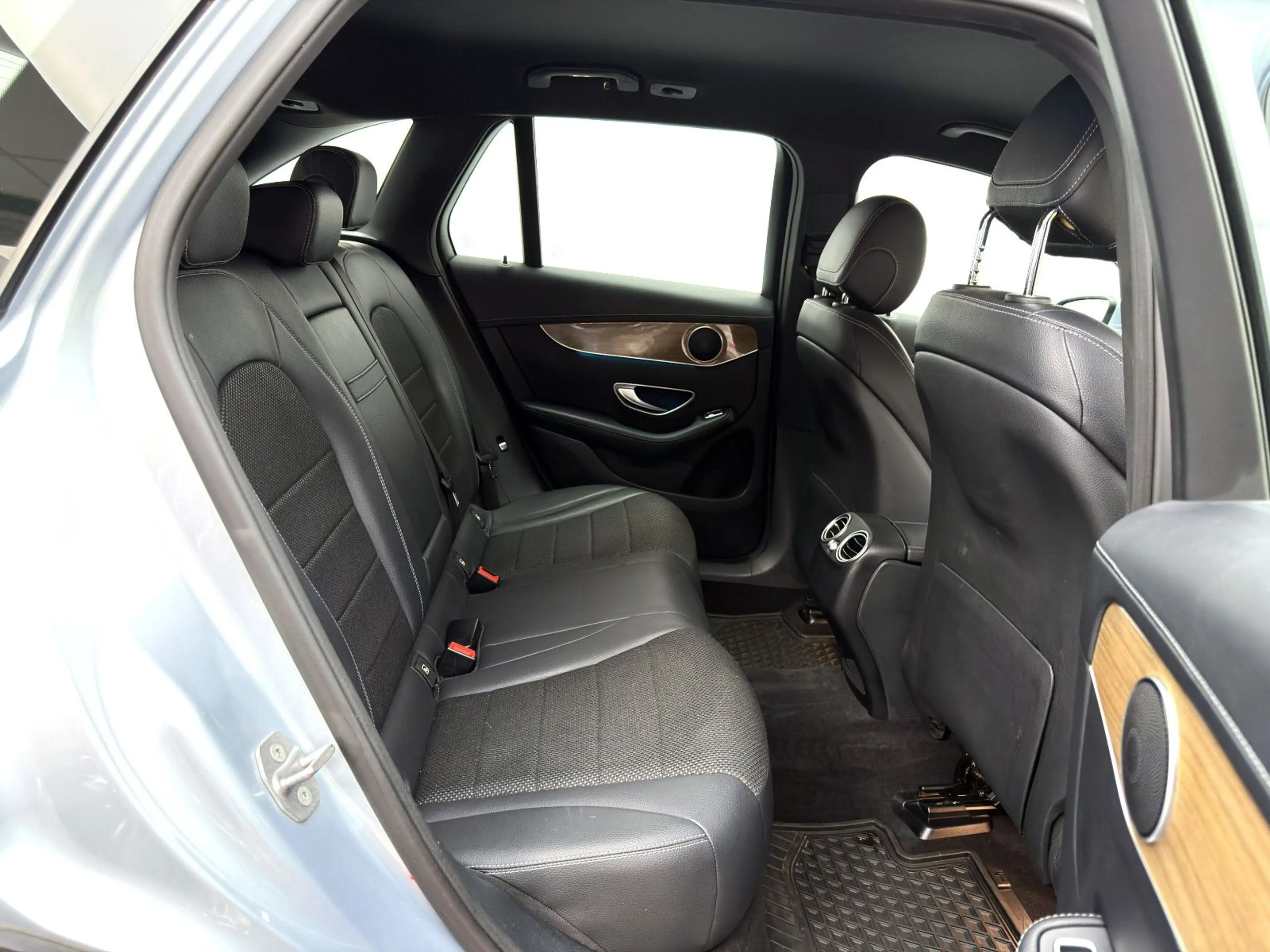 Mercedes-Benz GLC 250 4Matic *LED*SHZ*Navi*RFK* — photo 6
