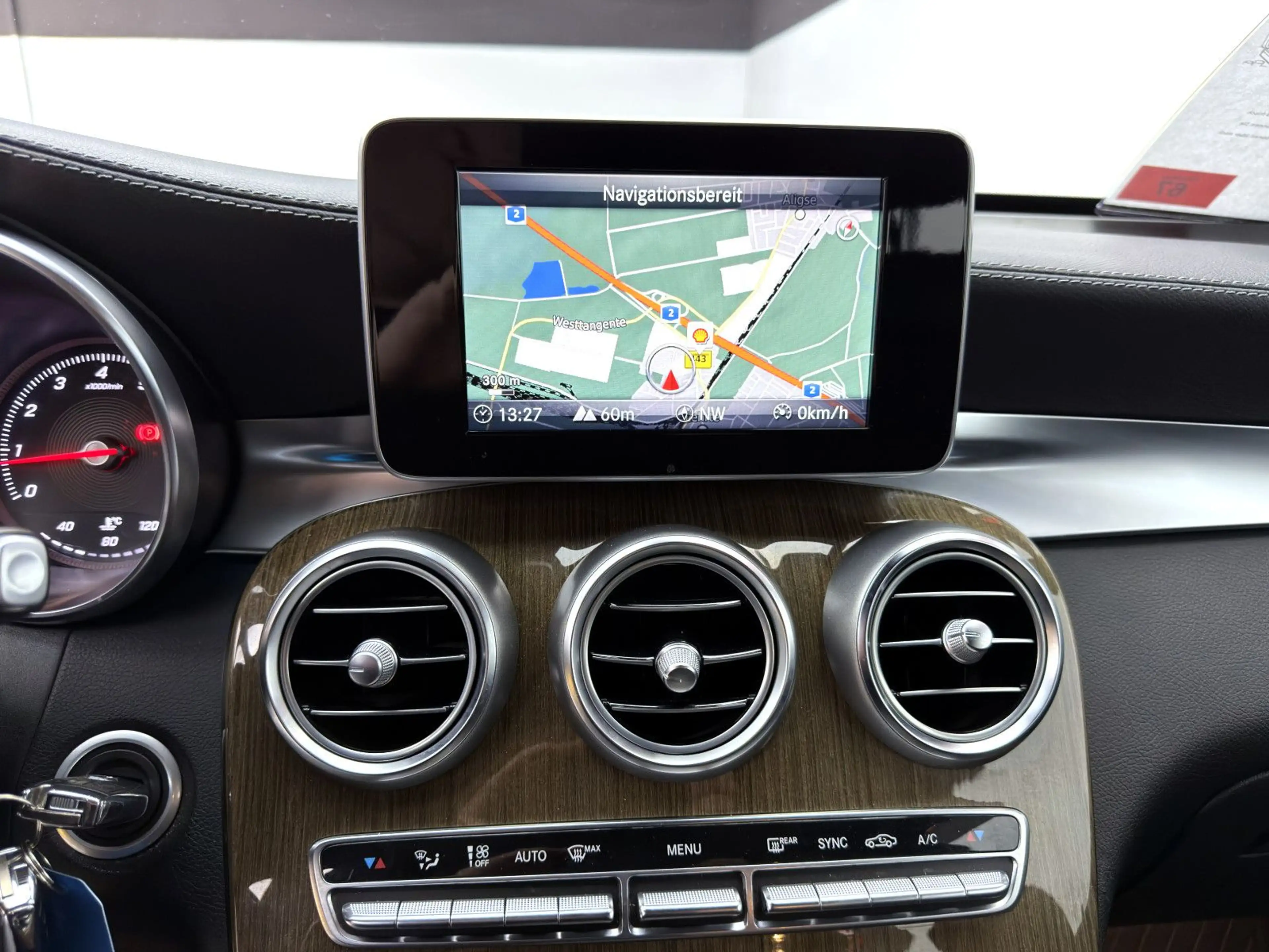 Mercedes-Benz GLC 250 4Matic *LED*SHZ*Navi*RFK* — photo 11