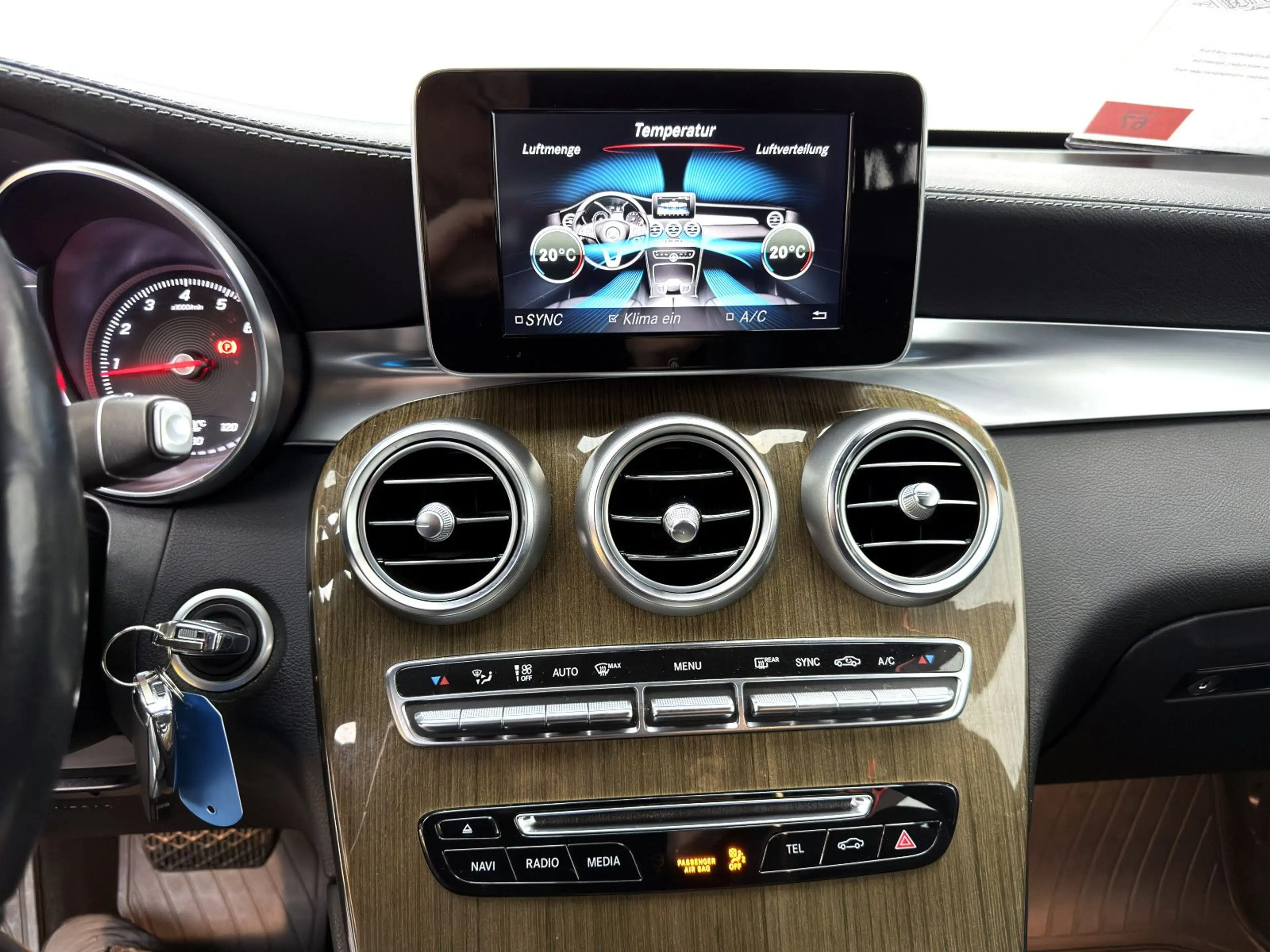 Mercedes-Benz GLC 250 4Matic *LED*SHZ*Navi*RFK* — photo 10