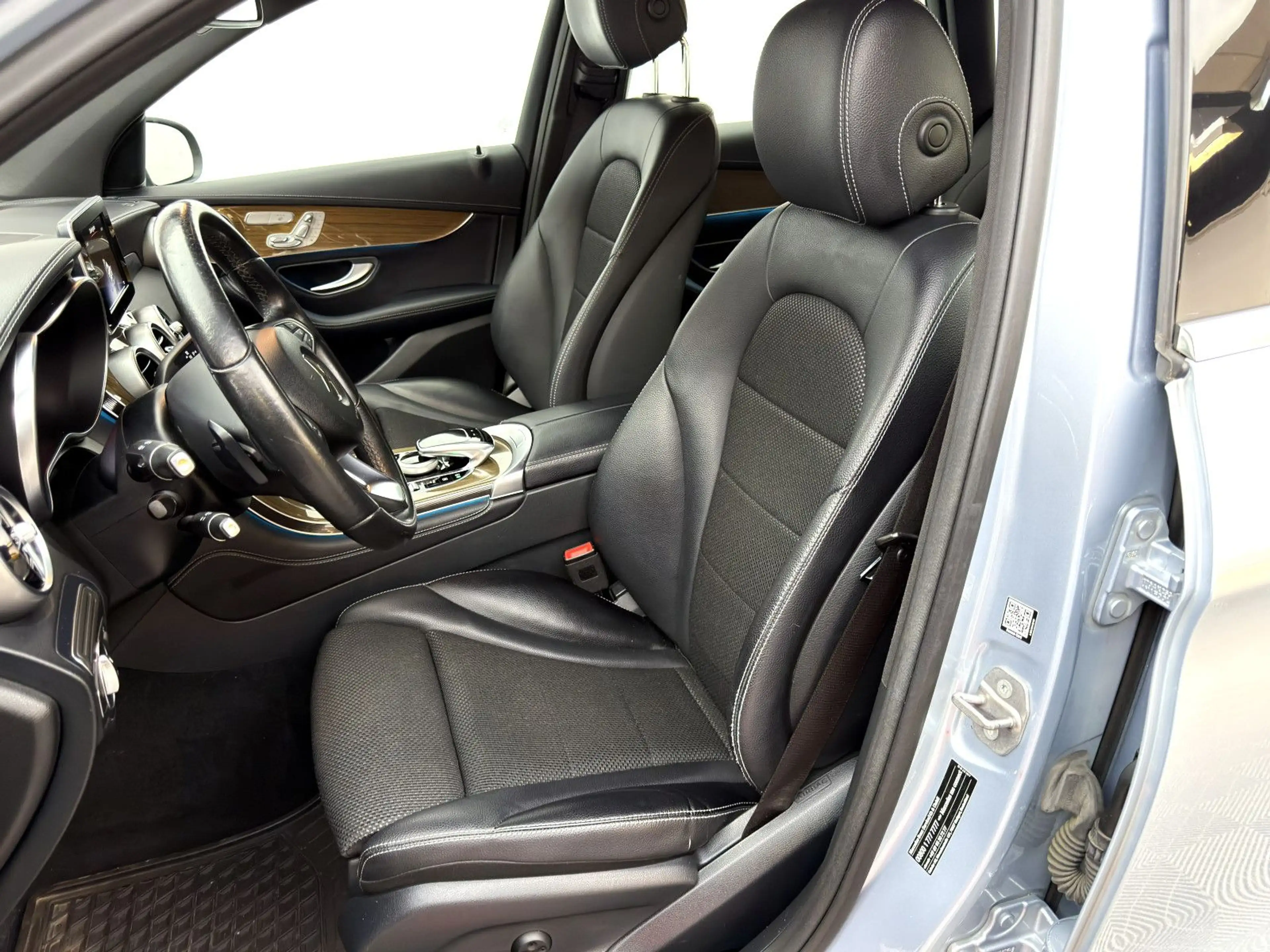 Mercedes-Benz GLC 250 4Matic *LED*SHZ*Navi*RFK* — photo 4