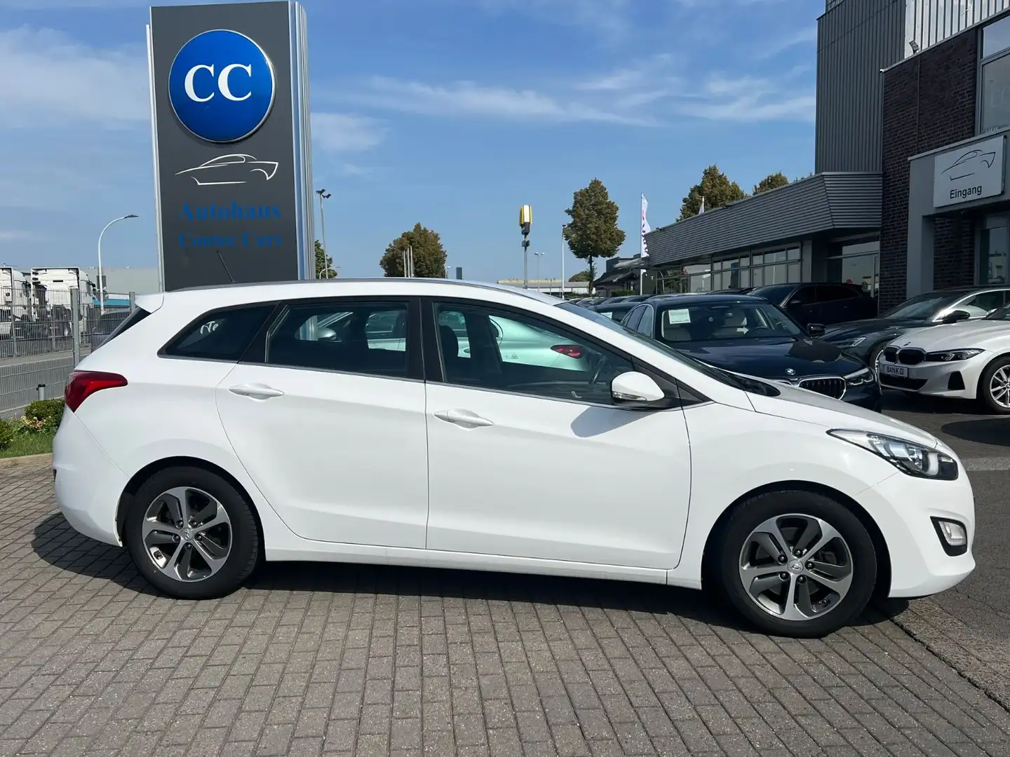 Hyundai i30 1.6 CRDI cw YES! SILVER SUPER ZUSTAND Weiß - 1