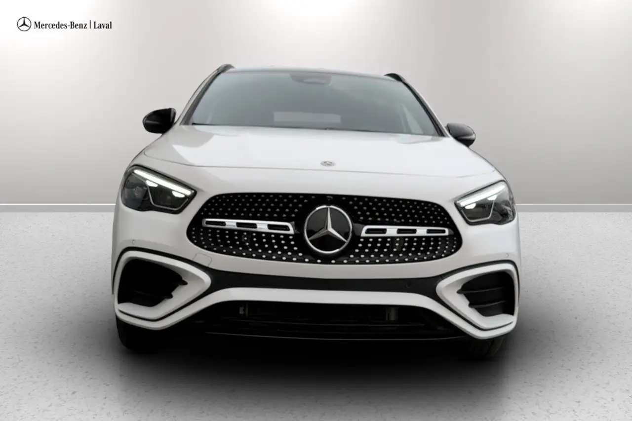 Mercedes-Benz GLA снимка Mercedes-Benz GLA