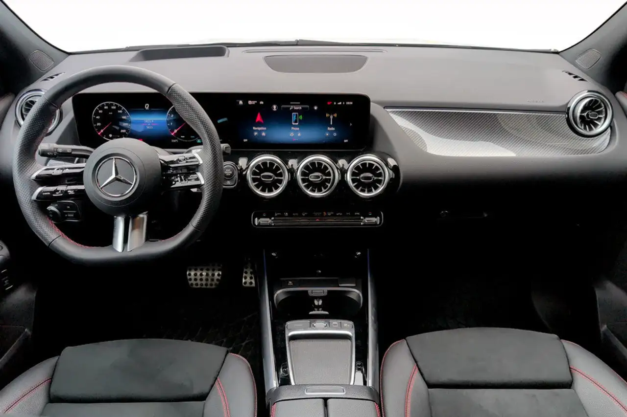 Mercedes-Benz GLA снимка Mercedes-Benz GLA