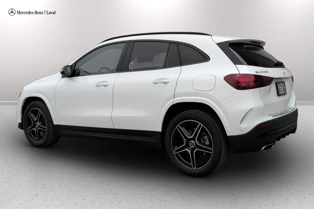 Mercedes-Benz GLA снимка Mercedes-Benz GLA