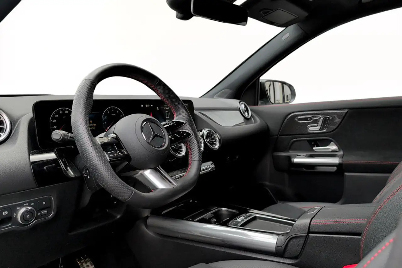 Mercedes-Benz GLA снимка Mercedes-Benz GLA