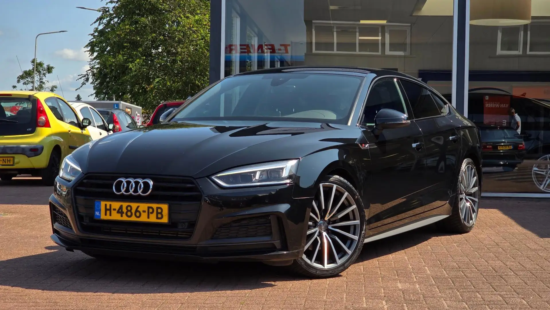Audi A5 Sportback 35 TFSI Sport S-line black edition | Aut Zwart - 1